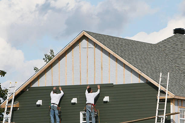 Professional Siding technician working in Edinburg, PA